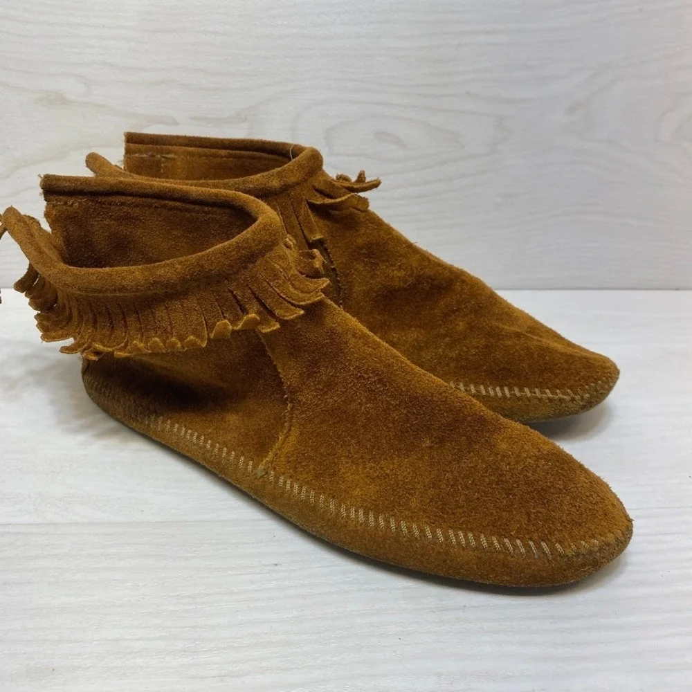 Minnetonka Womens 9 Brown Moccasin Boots Fringe Back Zip Suede Soft Sole 182‎